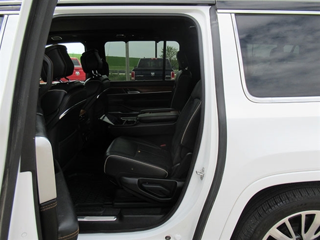 2024 Jeep Grand Wagoneer L Series III - Photo 17