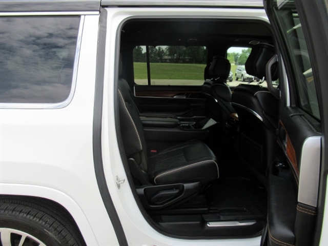 2024 Jeep Grand Wagoneer L Series III - Photo 18