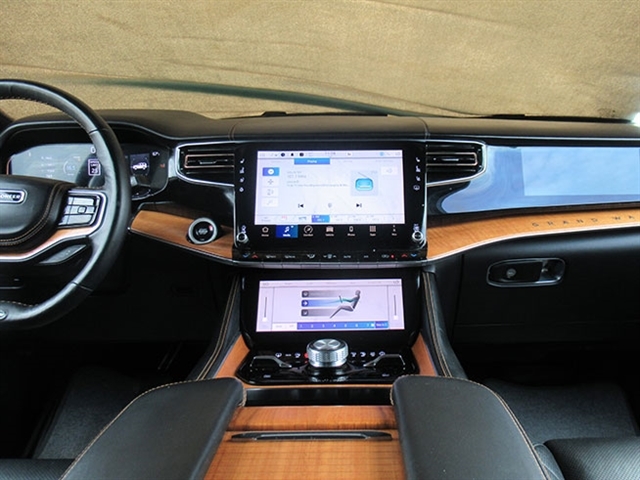 2024 Jeep Grand Wagoneer L Series III - Photo 23