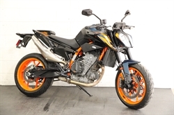 2022 KTM 890 DUKE R