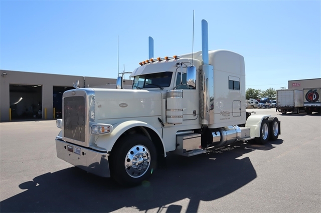 Stock# DJPC2446 USED 2018 PETERBILT 389 | Sioux Falls, South