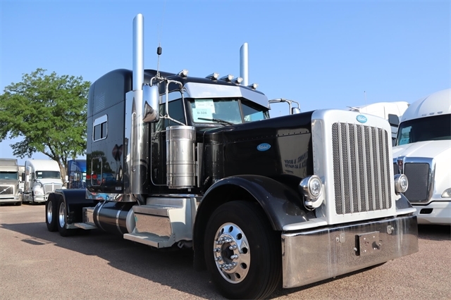 Stock# DJPC2569 USED 2018 PETERBILT 389 | Sioux Falls, South