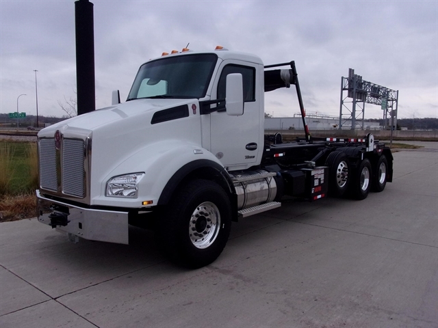 2024 KENWORTH T880