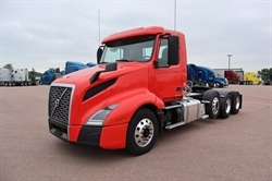 2020 VOLVO VNL84T300