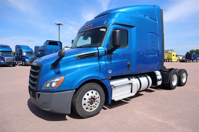 2020 FREIGHTLINER CASCADIA 126