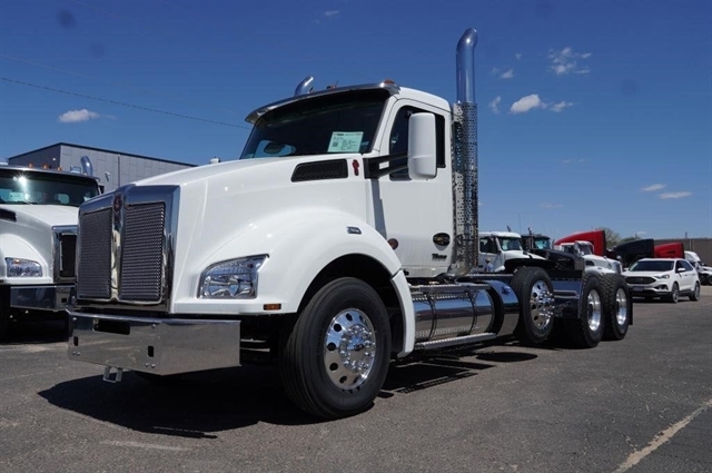 2027 KENWORTH T880