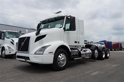 2019 VOLVO VNR64T300