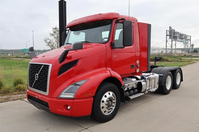 2020 VOLVO VNR64T400