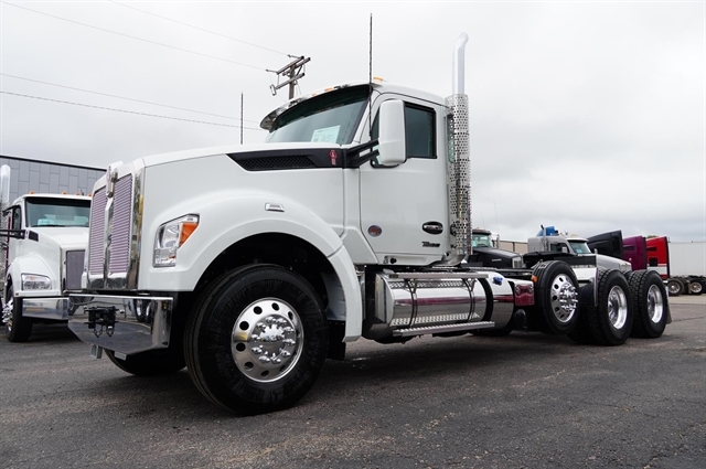 2027 KENWORTH T880