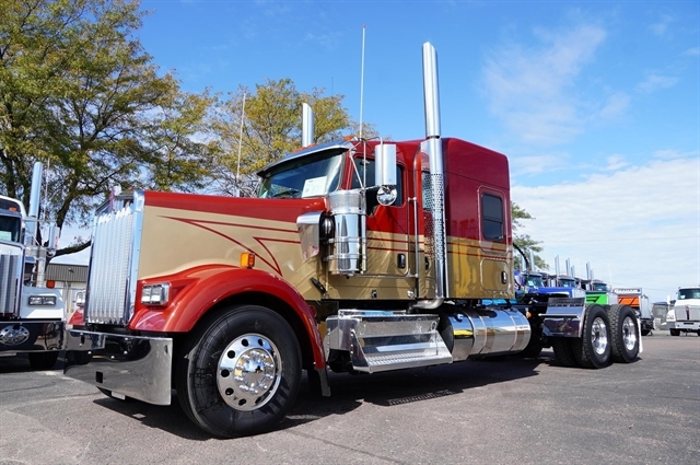 2027 KENWORTH W900L