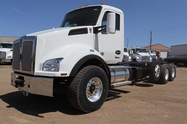 2025 KENWORTH T880