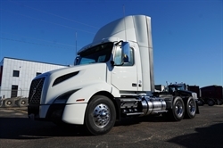 2020 VOLVO VNL64T300