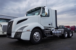 2020 VOLVO VNL64T300