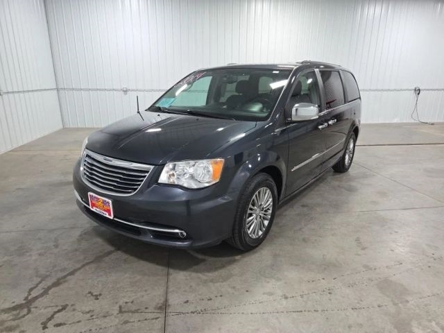 2014 Chrysler Town & Country's photo