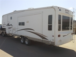 2005 LAKOTA 5TH WHEEL