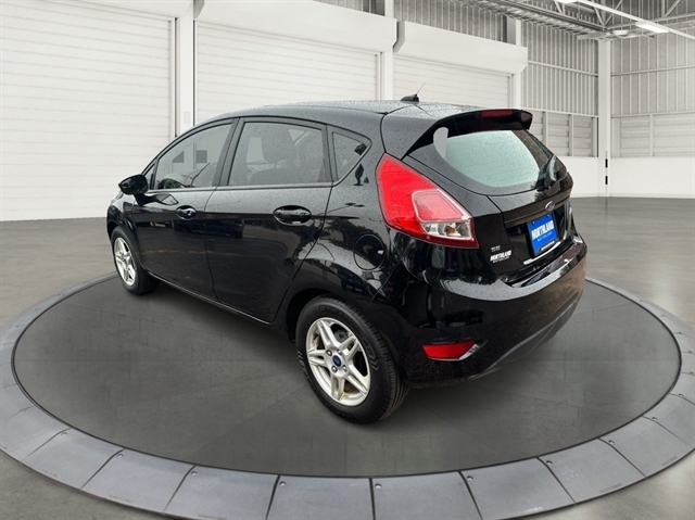 2017 Ford Fiesta SE photo 2