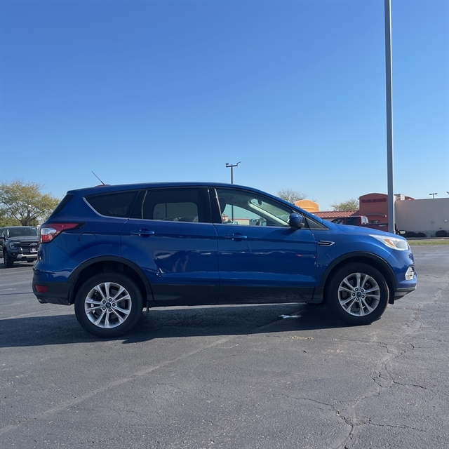 2017 Ford Escape SE photo 2