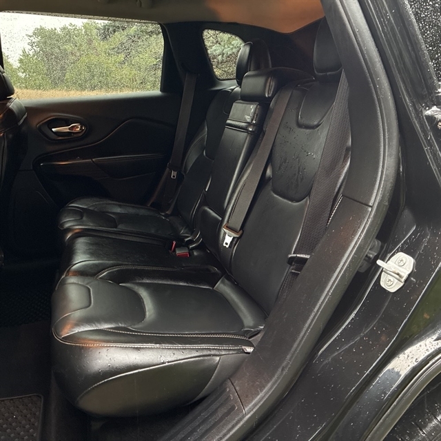 2015 Jeep Cherokee Latitude photo 2
