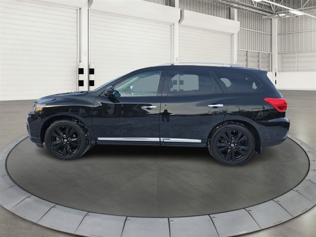 2017 Nissan Pathfinder Platinum's photo