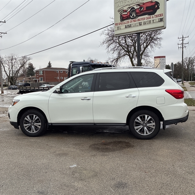 2017 Nissan Pathfinder S's photo