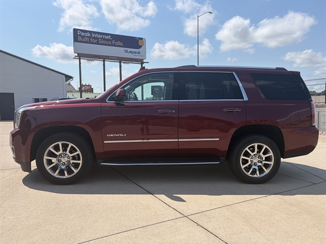 2017 GMC Yukon 4WD Denali's photo