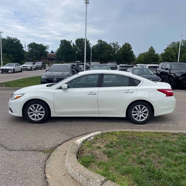 2016 Nissan Altima 2.5 S's photo
