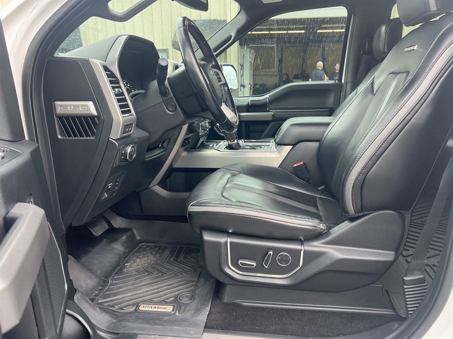 2018 Ford F-150 Platinum photo 9