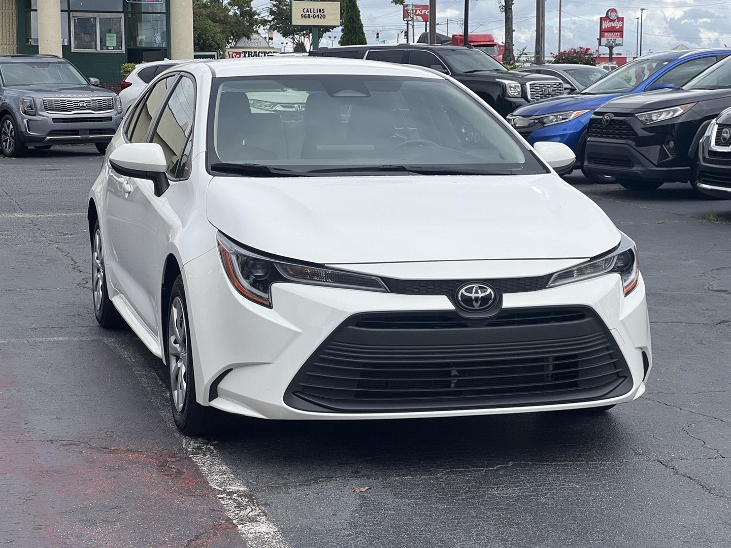 2023 Toyota Corolla LE photo 2