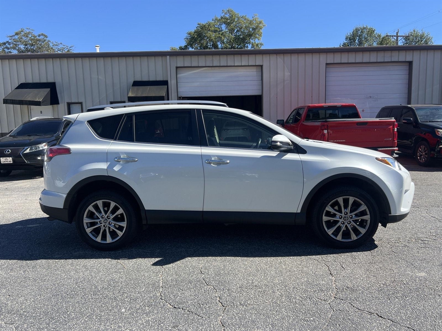 2016 Toyota RAV4 Limited photo 4