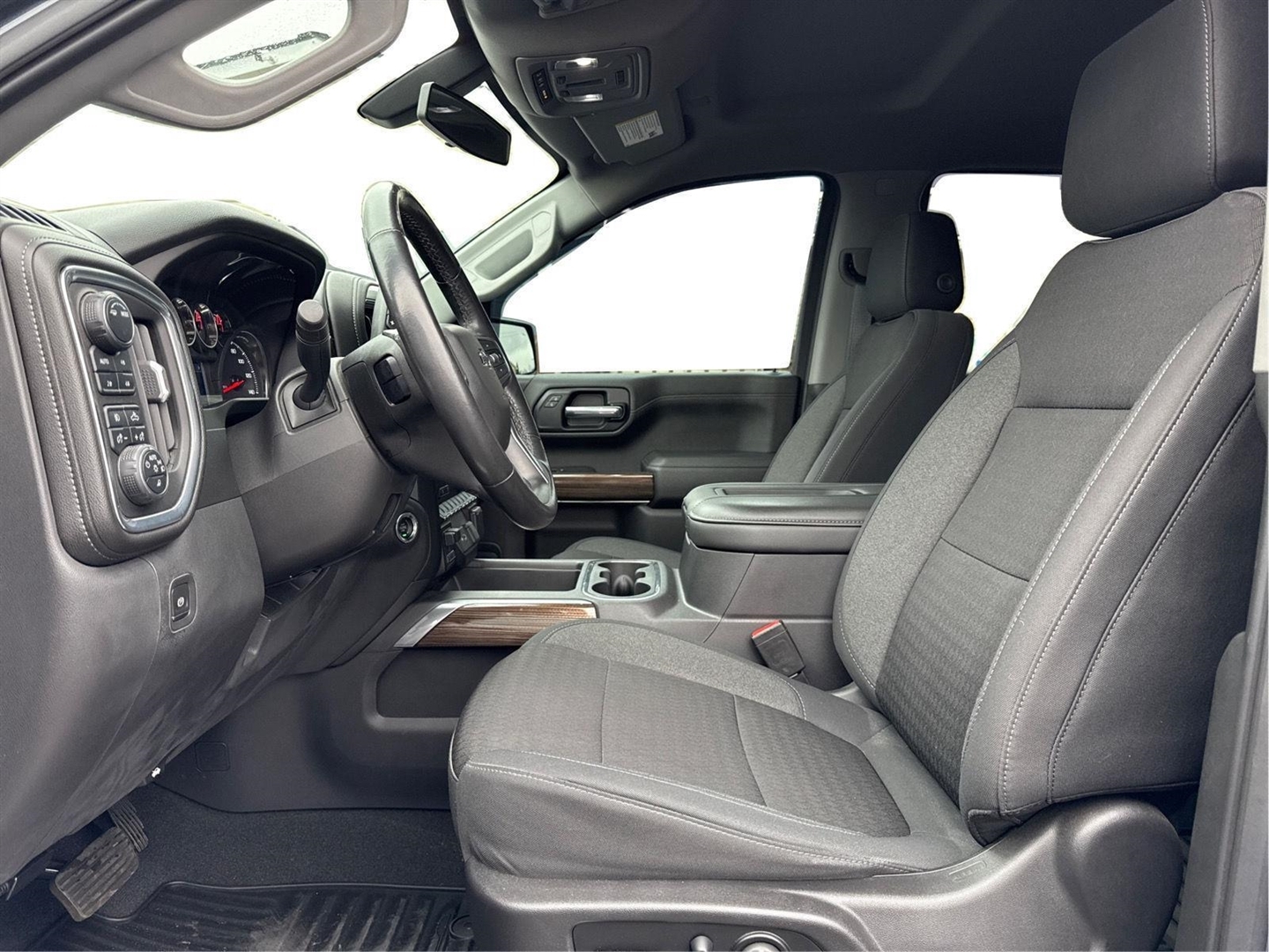 2021 Chevrolet Silverado 1500 RST photo 2