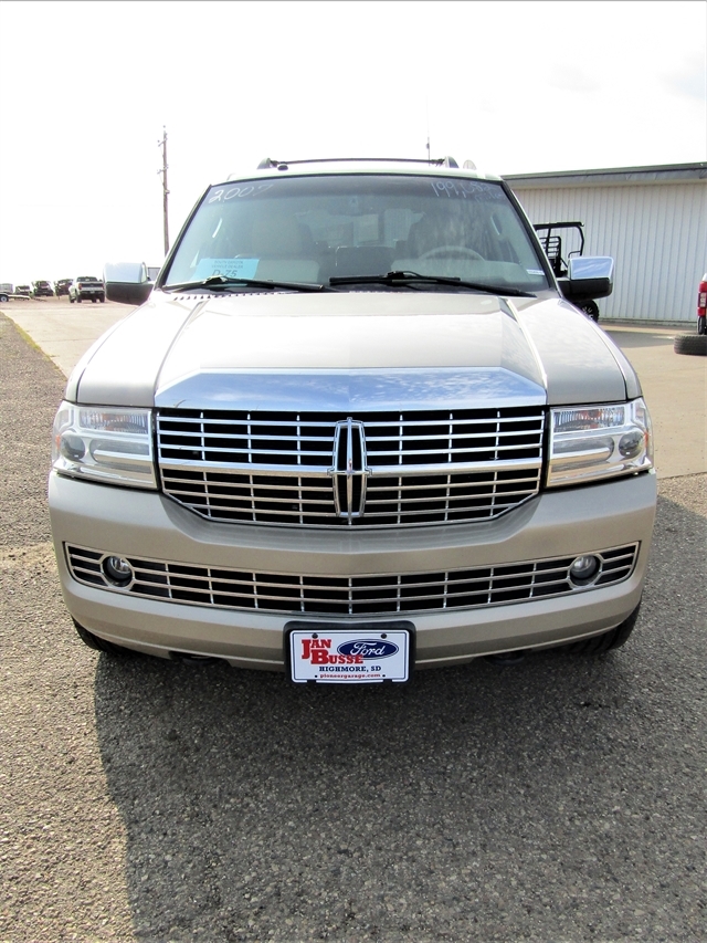 Used 2007 Lincoln Navigator Luxury with VIN 5LMFU28567LJ08778 for sale in Highmore, SD