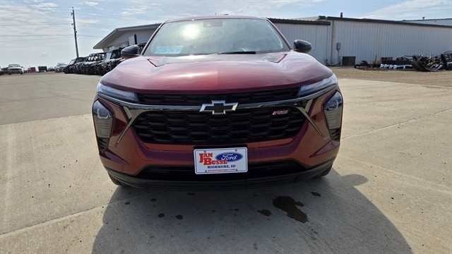 Used 2024 Chevrolet Trax RS with VIN KL77LGE29RC040515 for sale in Highmore, SD