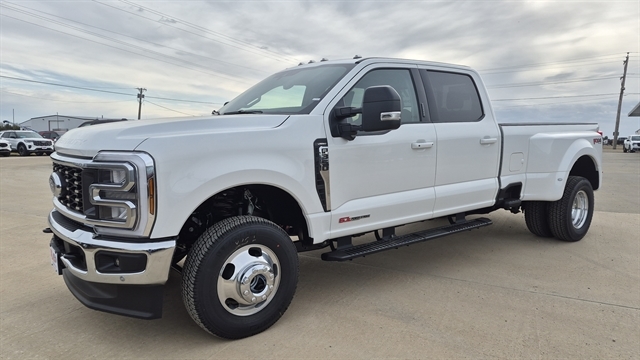 2026 Ford F-350 Lariat 4x4 Crew Cab 8' Box DRW's photo