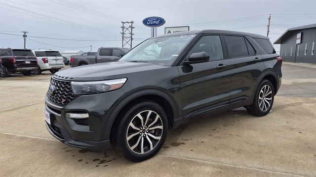 2022 Ford Explorer ST 4WD's photo