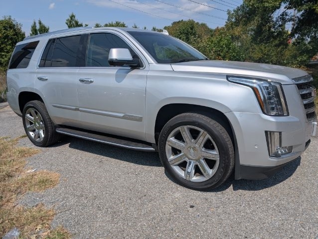 2020 Cadillac Escalade Luxury photo 3