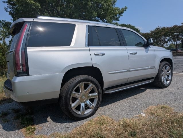 2020 Cadillac Escalade Luxury photo 4