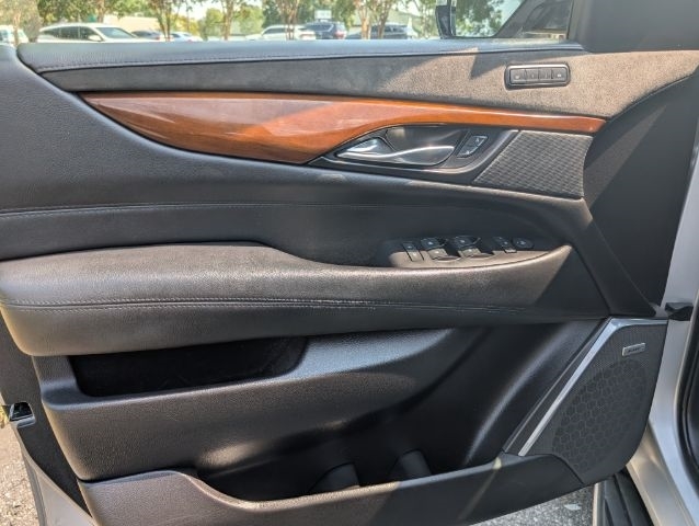 2020 Cadillac Escalade Luxury photo 9