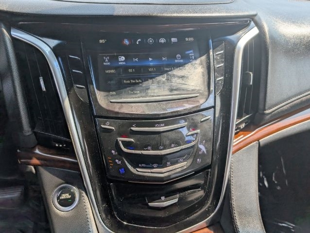 2020 Cadillac Escalade Luxury photo 15