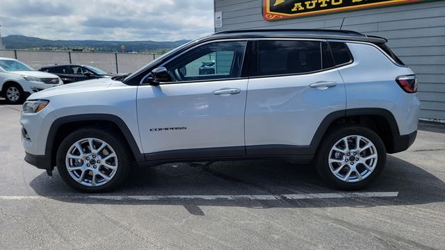 2025 Jeep Compass Limited - Photo 11