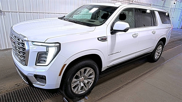 2025 GMC Yukon Denali's photo