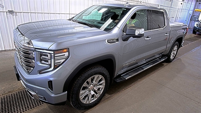 2025 GMC Sierra 4WD Crew Cab Short Box Denali's photo