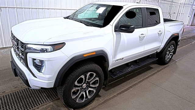 2024 GMC Canyon AT4 4WD Crew Cab Short Box's photo