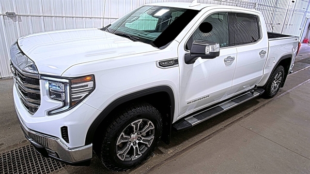 2023 GMC Sierra SLT 4WD Crew Cab Short Box's photo