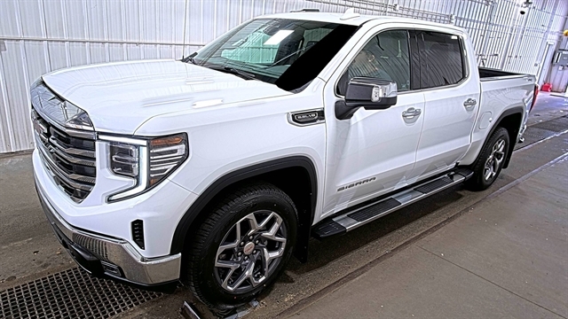 2023 GMC Sierra SLT 4WD Crew Cab Short Box's photo