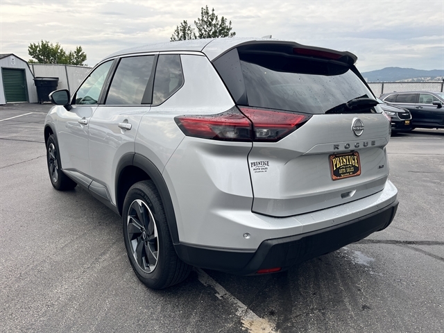 2025 Nissan Rogue SV - Photo 8