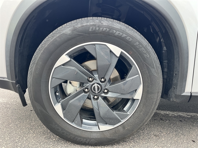 2025 Nissan Rogue SV - Photo 10