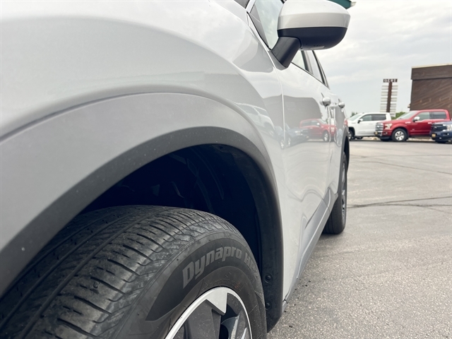 2025 Nissan Rogue SV - Photo 11