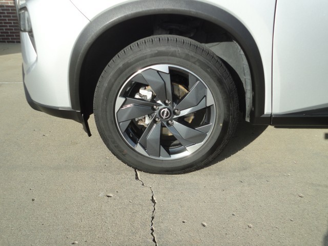 2025 Nissan Rogue SV photo 2