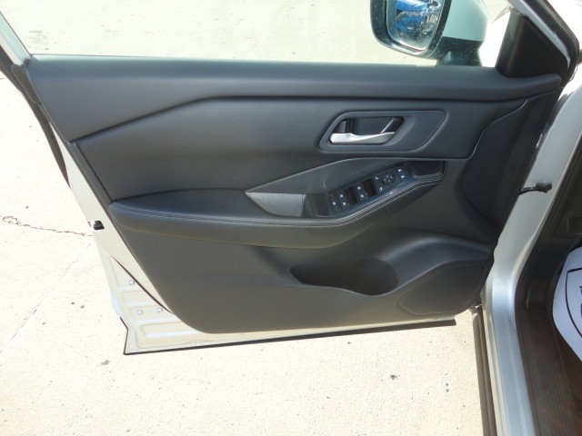 2025 Nissan Rogue SV photo 3