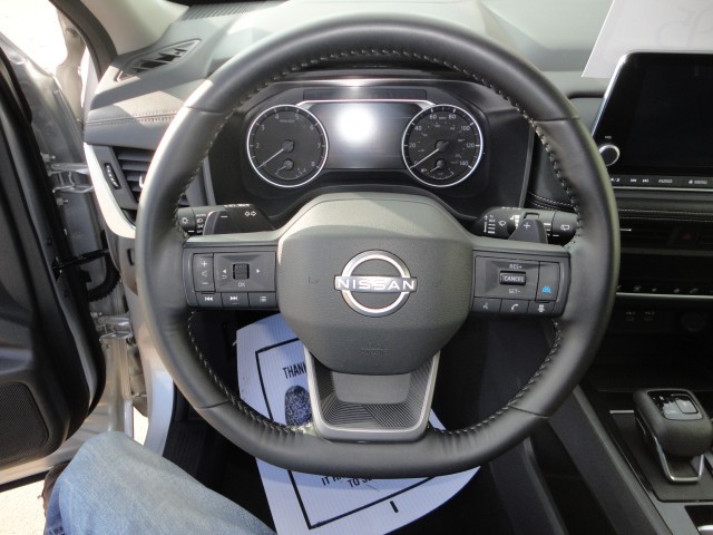 2025 Nissan Rogue SV photo 4